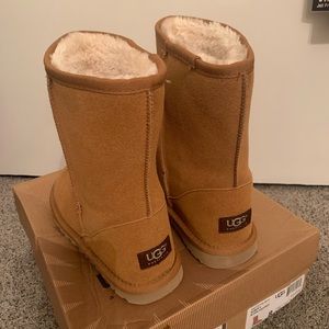 Short Ugg boots